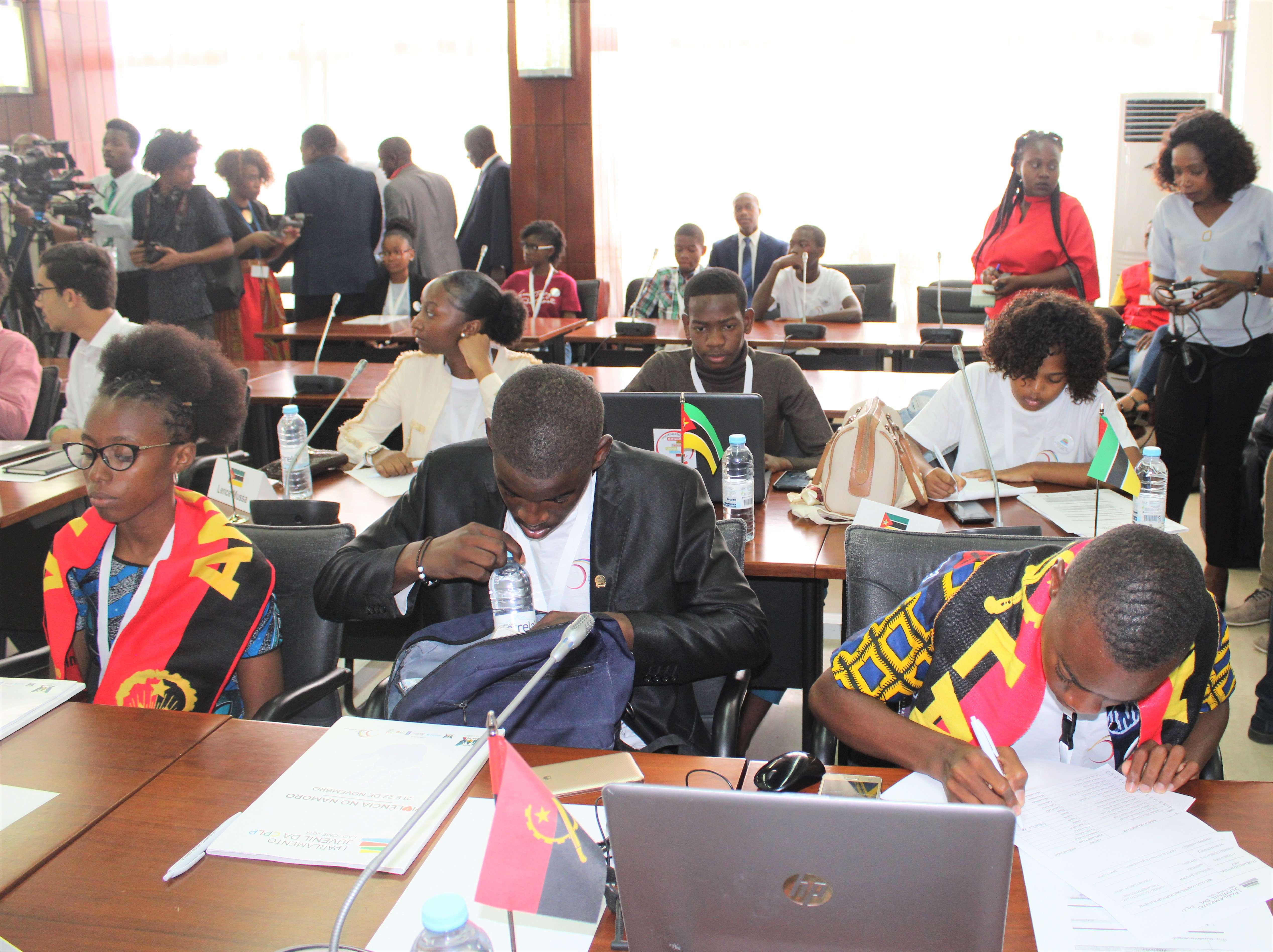 GRUPOS PARLAMENTARES