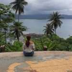Susana-Ribeiro-na-Linha-Equador-Ilheu-gggdas-Rolas-Sao-Tome-©-Viaje-Comigo