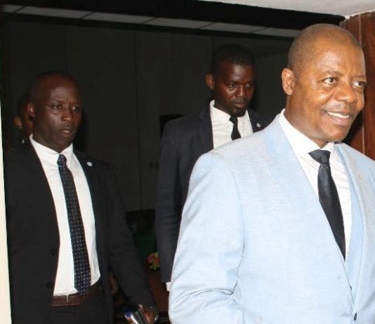 Primeiro-ministro diz que há parceiros interessados a investir no porto, aeroporto e outras infraestruturas essenciais