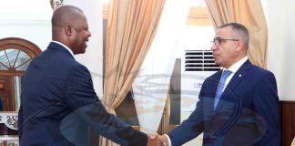 Presidente Carlos Vila Nova recebe saudações do Ano Novo