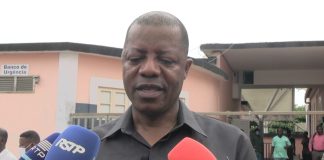 Primeiro-ministro visita hospital e reafirma esforço «titânico» do governo para melhoria da situação