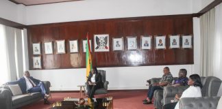 Presidente do Parlamento recebe Primeiro-Ministro e trocam informações sobre diplomas submetidos pelo Executivo