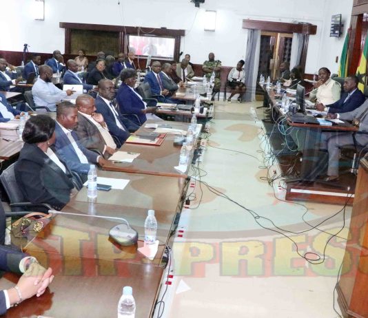 ADI retira moção de censura e denuncia que houve compra de deputados para se boicotar a plenária