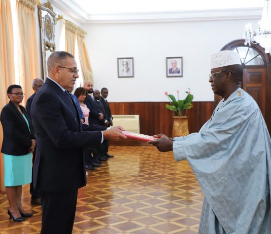 Carlos Vila Nova acredita novos embaixadores do Japão, Austrália, Espanha, Guiné e Namíbia