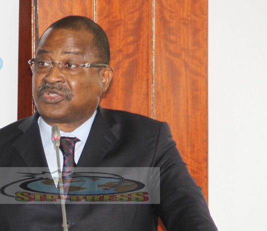 Delfim Neves defende que “deputados deveriam ser eleitos por sufrágio universal, direto e secreto”