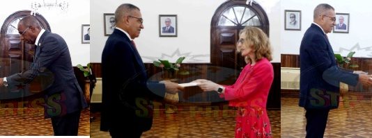 Presidente da República acredita novos embaixadores do Irão, Gabão e Países Baixos