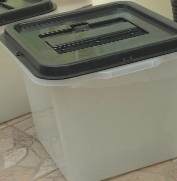 Comissão Eleitoral Nacional recebe urnas transparentes do Gabão
