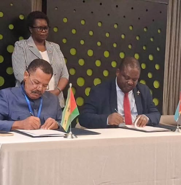 São Tomé e Príncipe e Moçambique assinam acordo de serviço de transporte aéreo